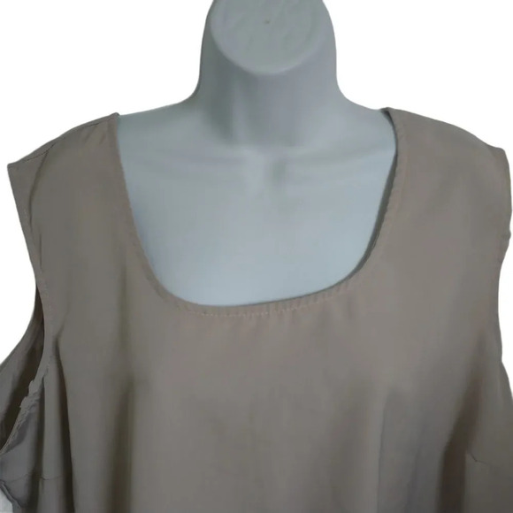 Penningtons Beige Camisole,  28/4X - Picture 3 of 9